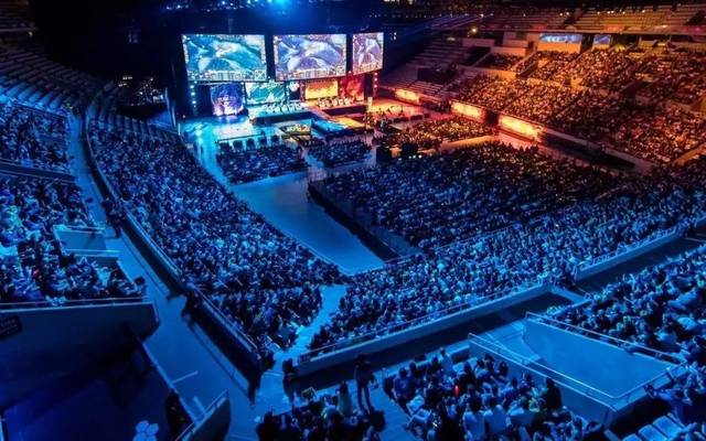 上游•年轻人做电竞可靠吗？ · 背后的真相！玩游戏一年能赚几千万？不要开始，揭露电子竞技行业背后的真相~让你看看职业玩家的真实生活